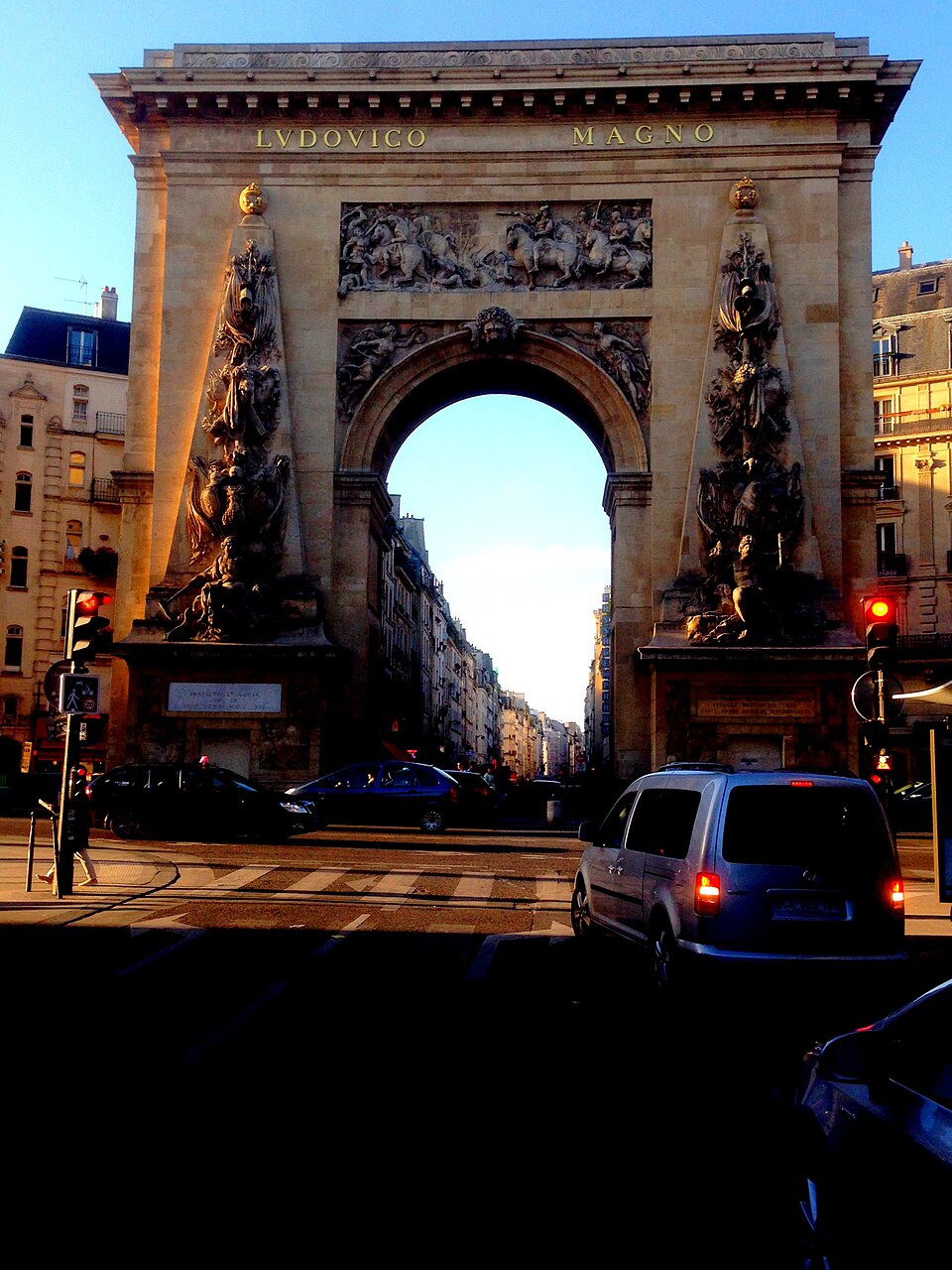 A photograph of Porte Saint-Denis