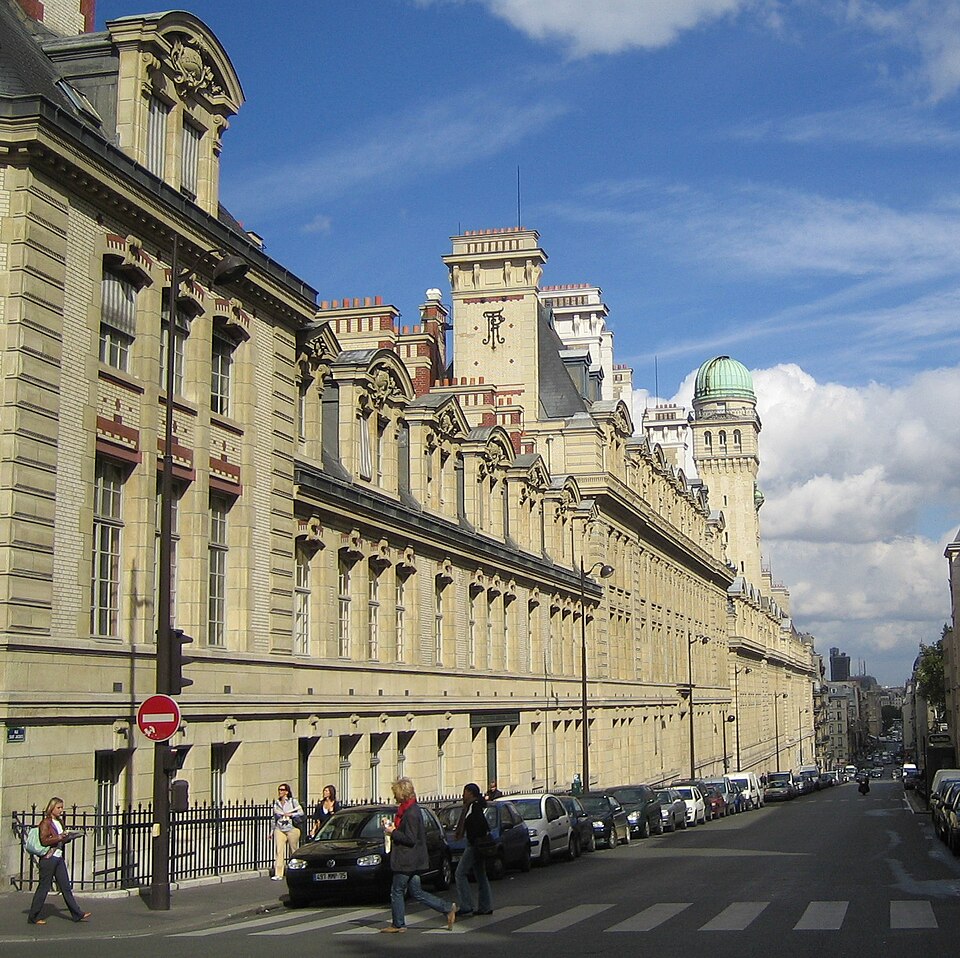 A photograph of Montagne Sainte-Geneviève