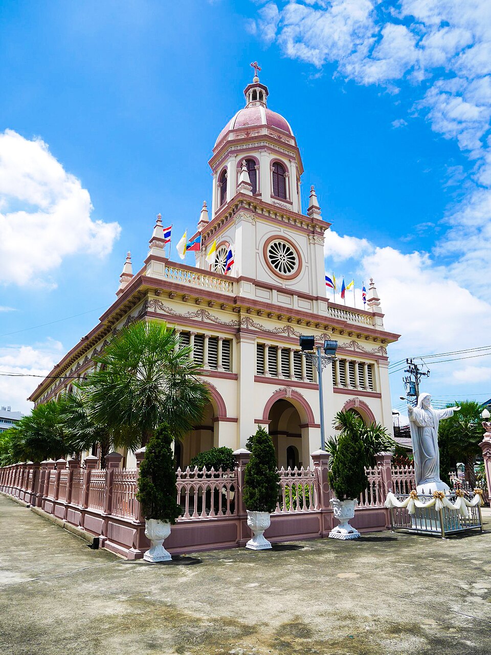 A photograph of Santa Cruz Church