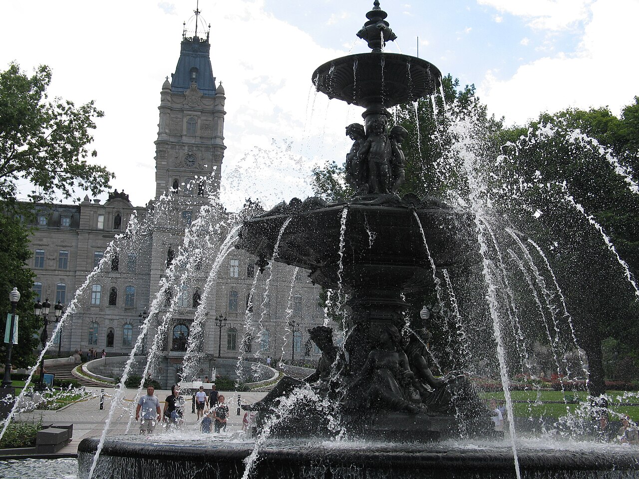 Una fotografia di fontaine de Tourny