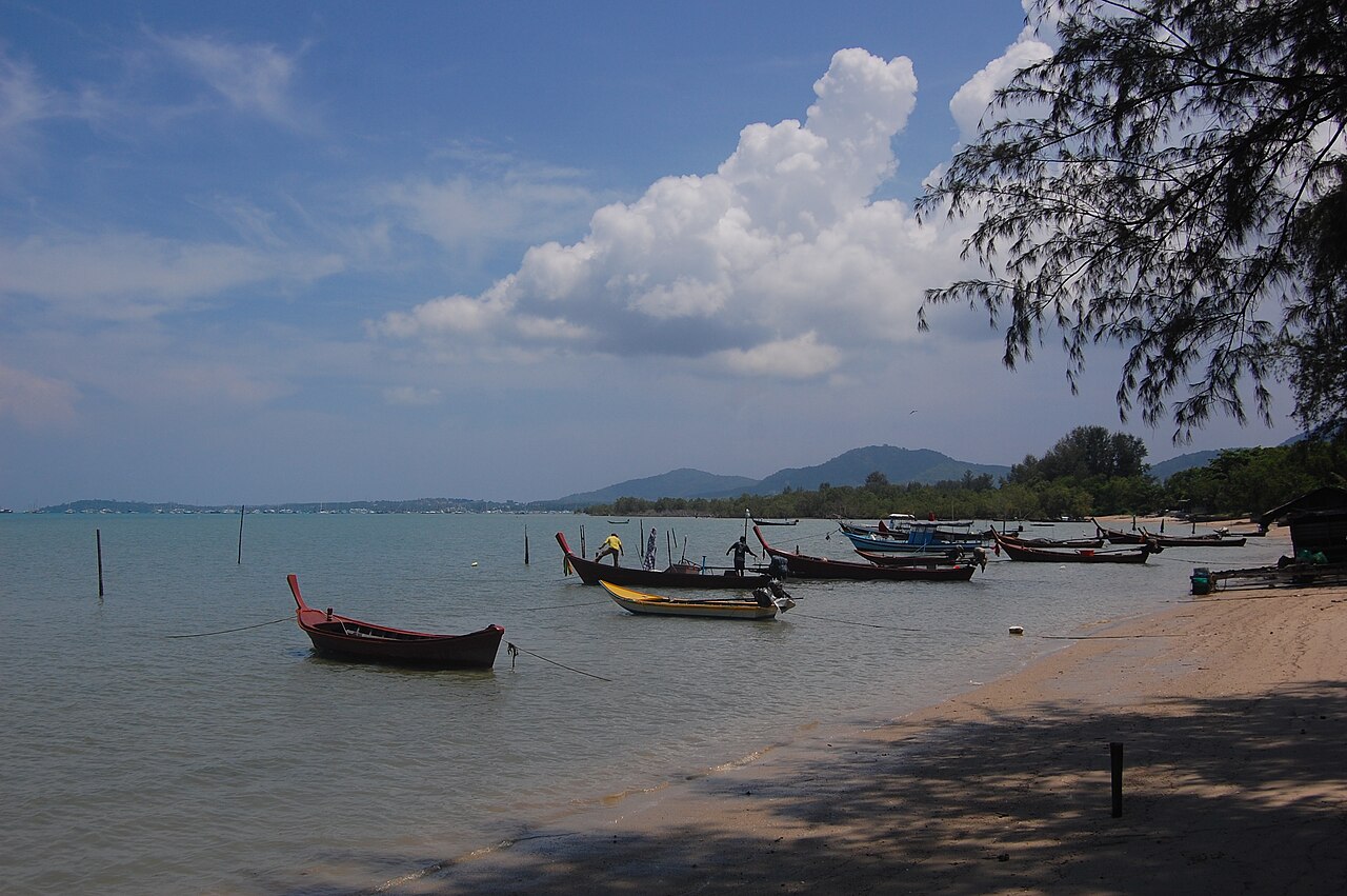 Chalong Beach의 사진