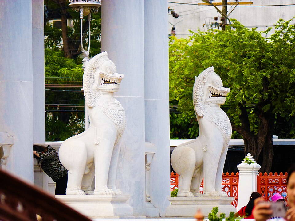 A photograph of Wat Benchamabophit