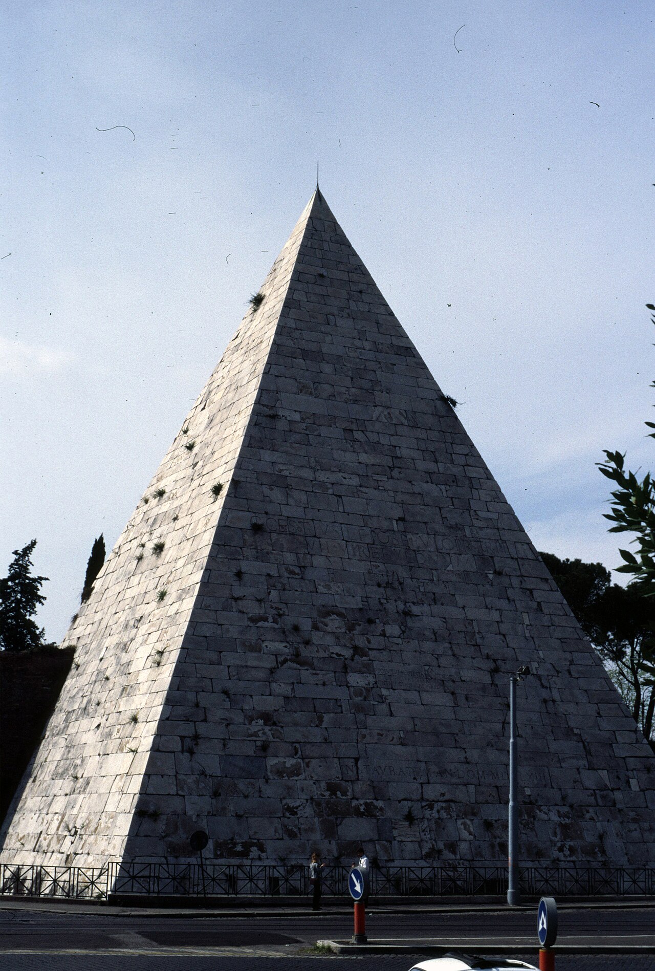 Cestius Piramidi fotoğrafı