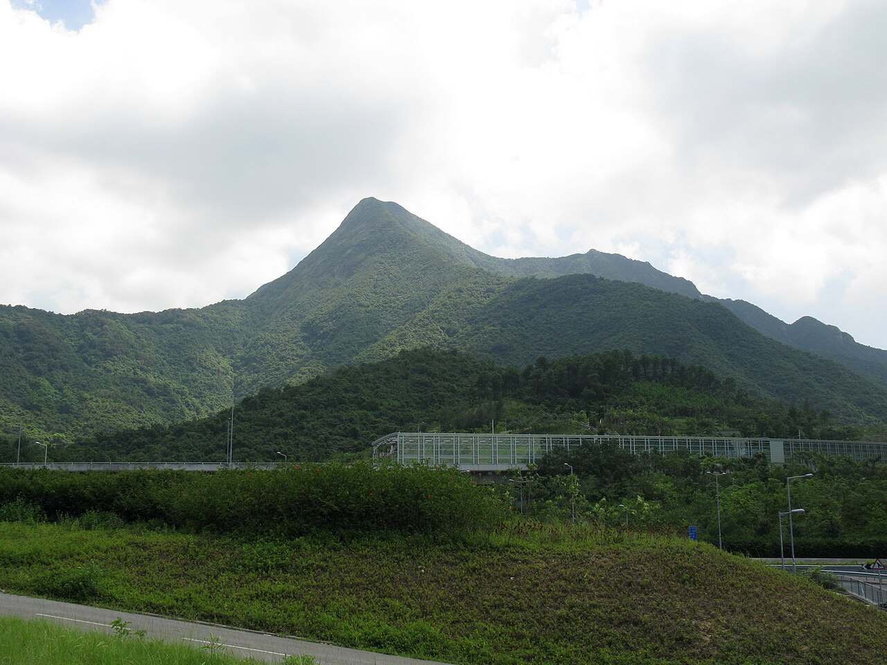 牛押山 The Hunch Backs