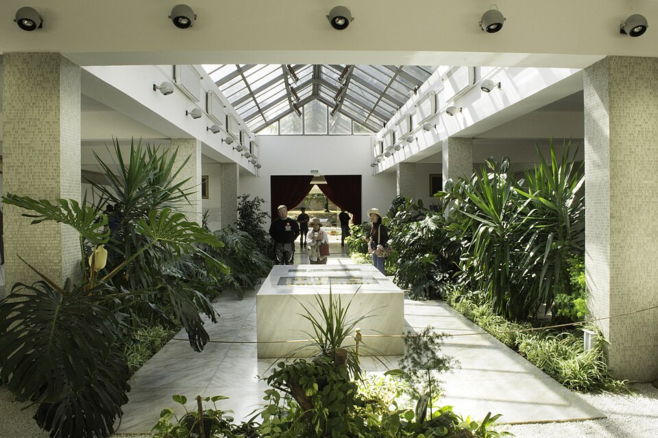 A photograph of House of Flowers