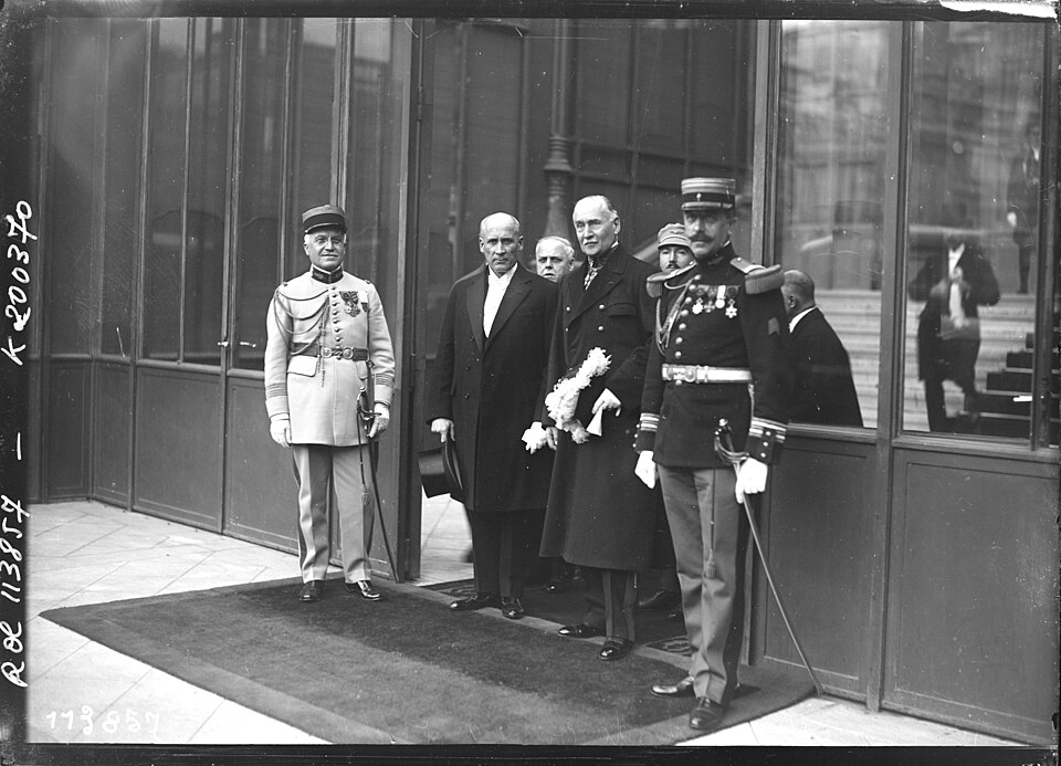 A photograph of Élysée Palace