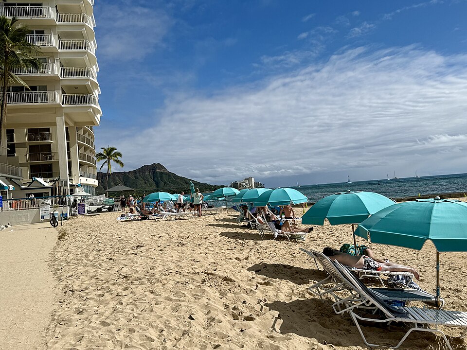 A photograph of Fort DeRussy Beach Park