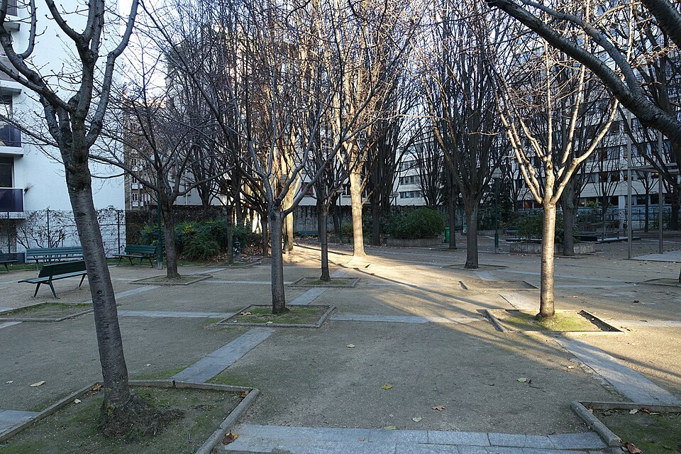 A photograph of jardin d'Alleray-Procession