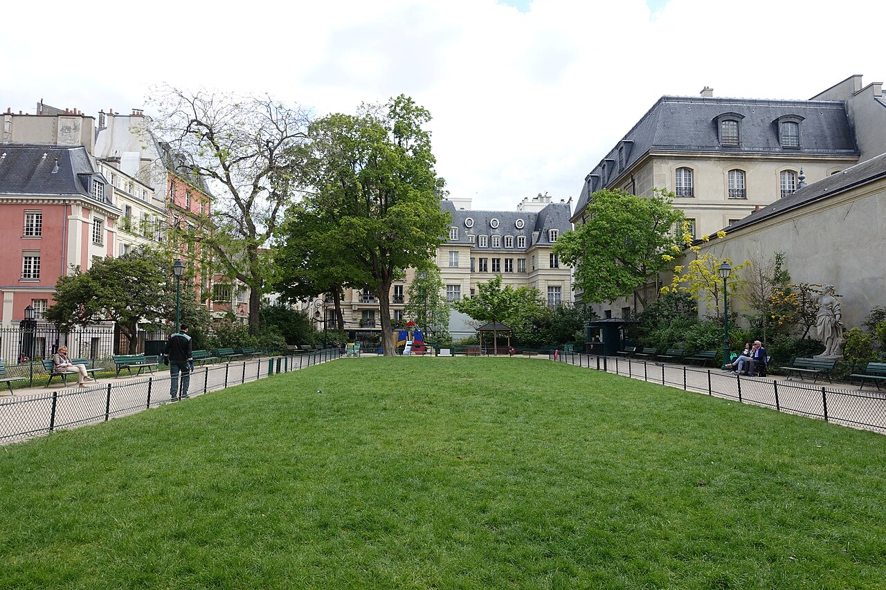 Una fotografia di square Léopold-Achille