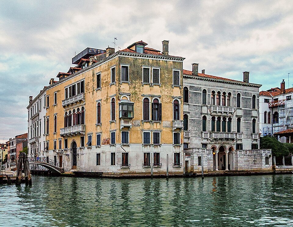 A photograph of Palazzo Loredan Cini