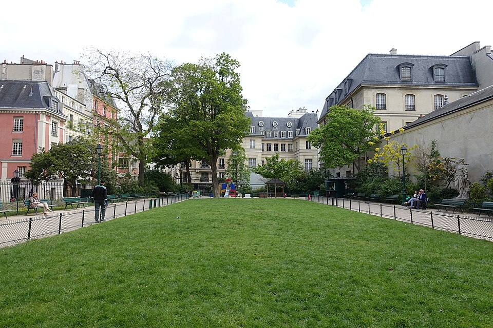 A photograph of square Léopold-Achille