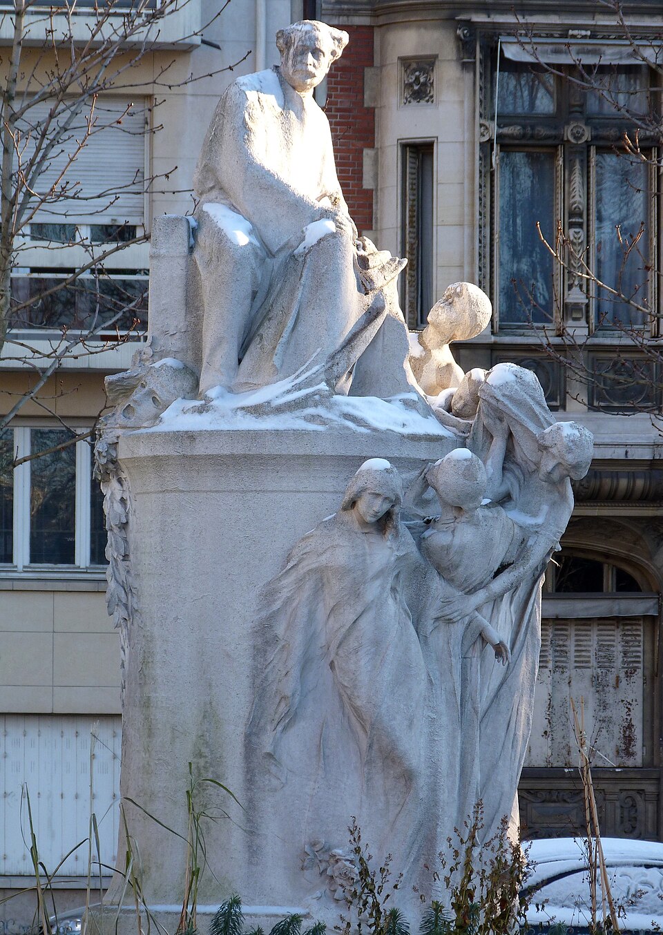 A photograph of Monument to Alexandre Dumas, fils