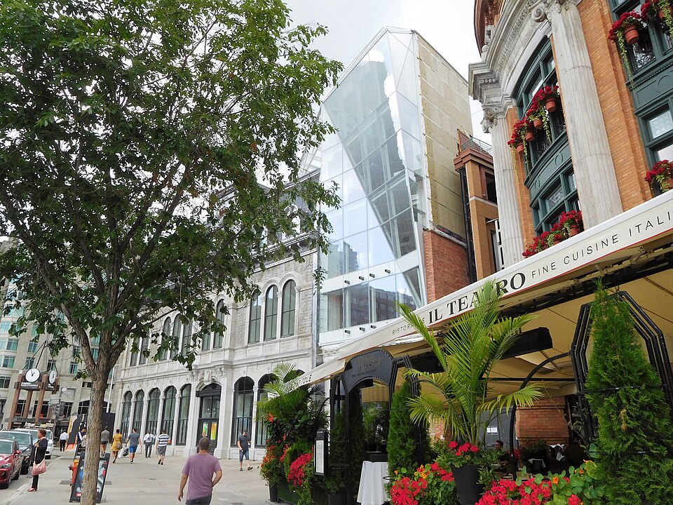 A photograph of Le Diamant