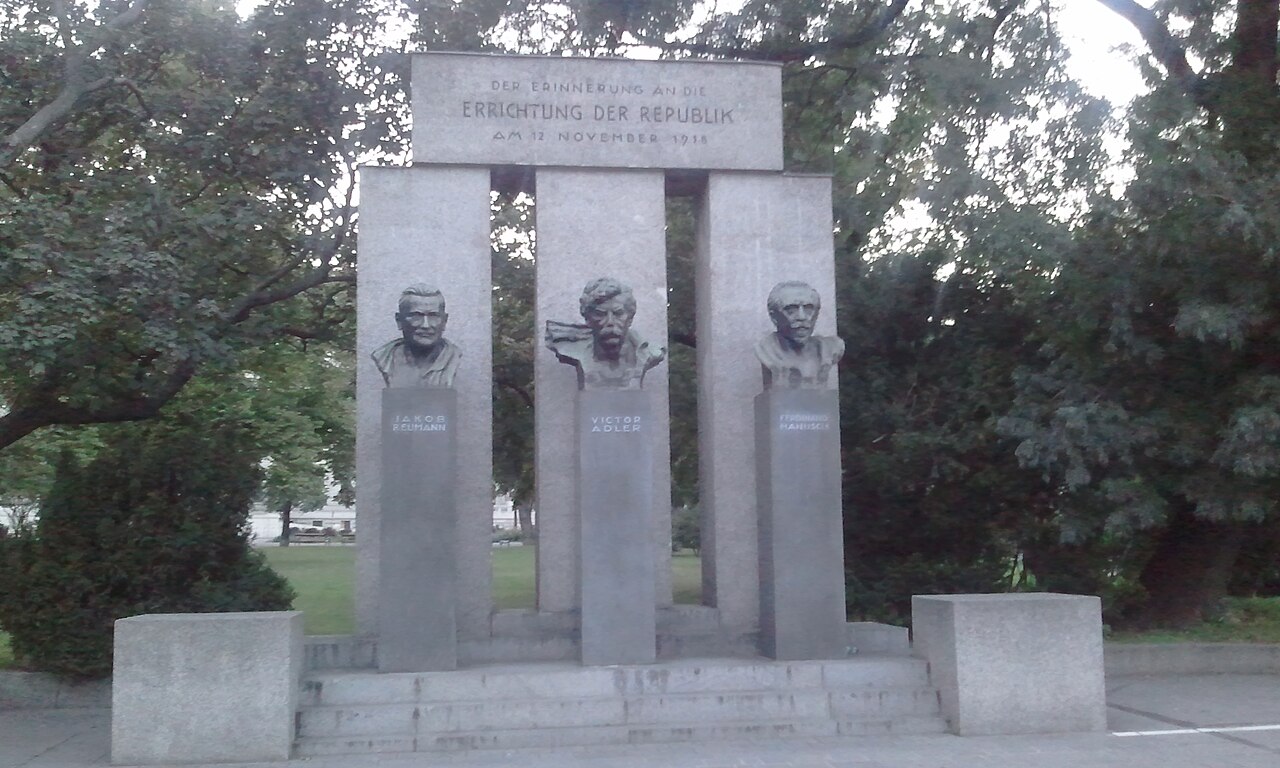Une photographie de Denkmal der Republik