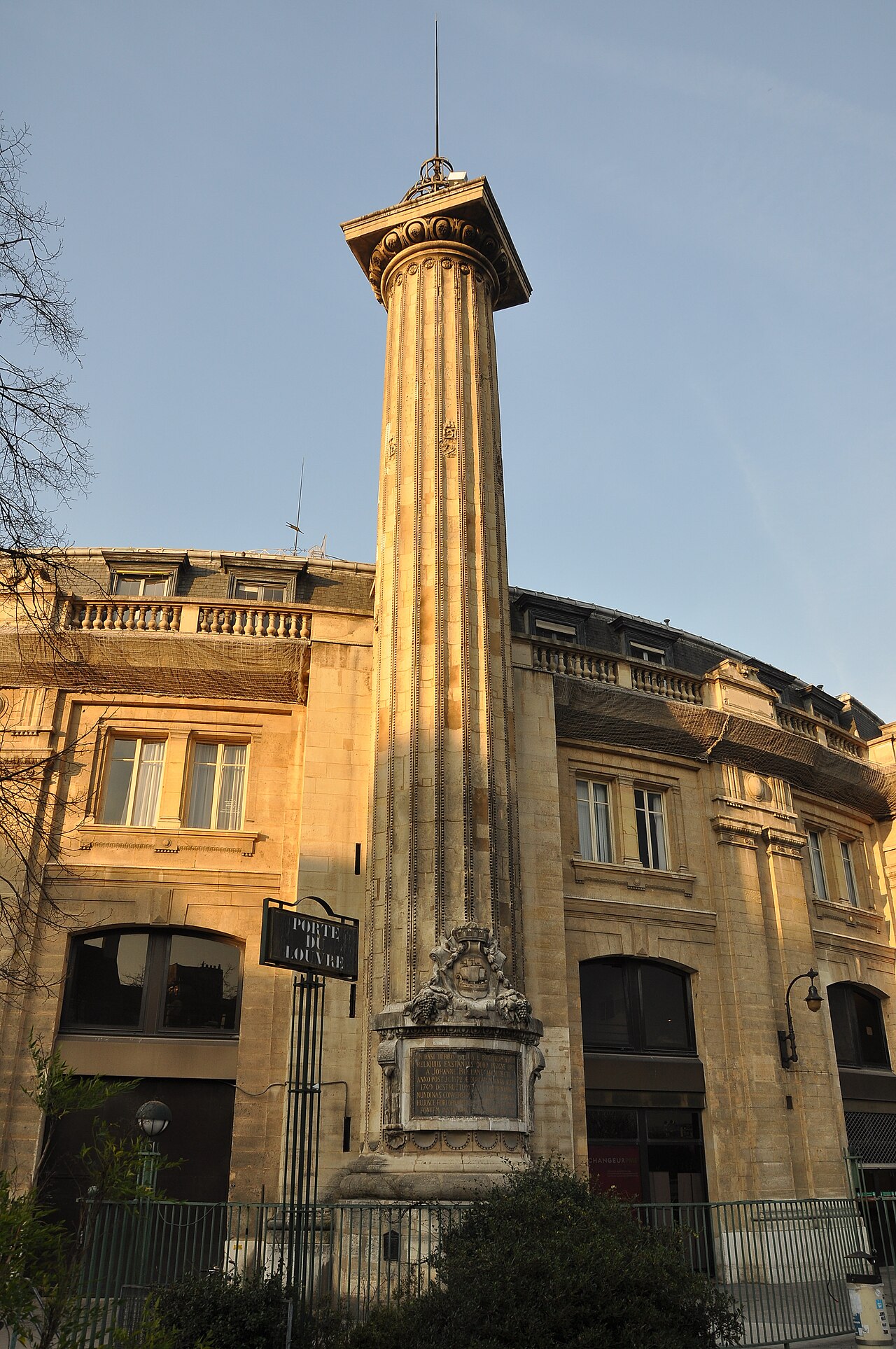 Una fotografia di Colonne Médicis