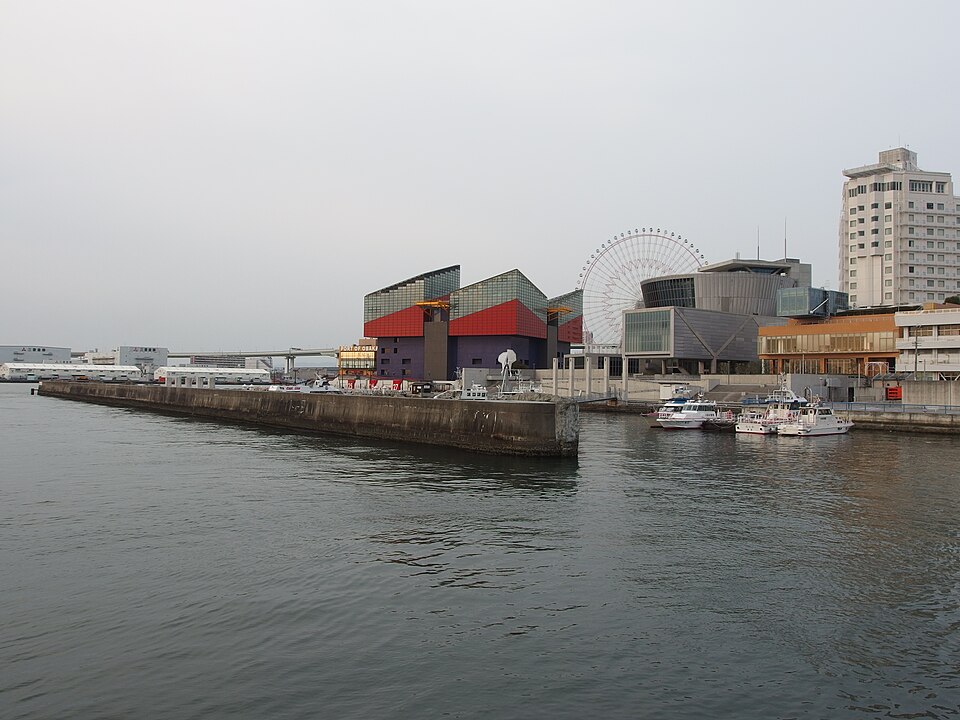 A photograph of Osaka Aquarium Kaiyukan