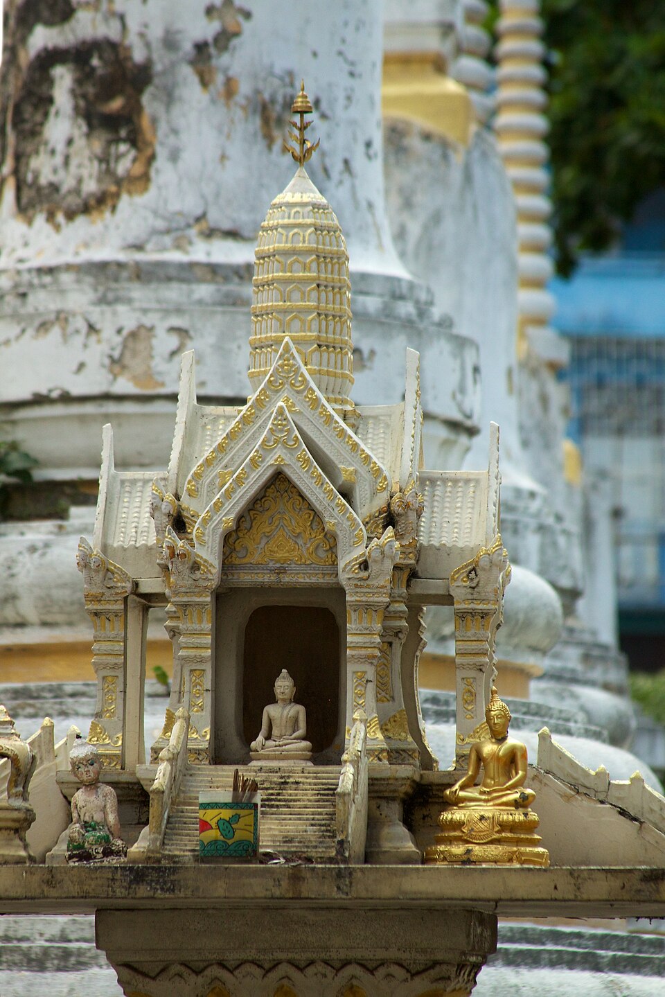 A photograph of Wat Pathum Khongkha Ratchaworawihan
