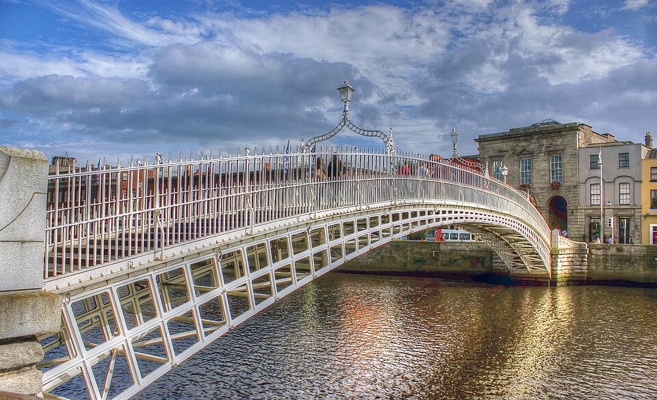 A photograph of Ha'penny Bridge