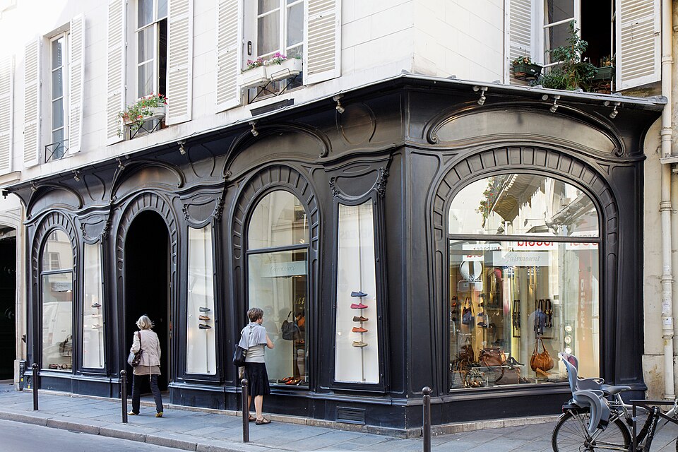 A photograph of 94 rue du Bac