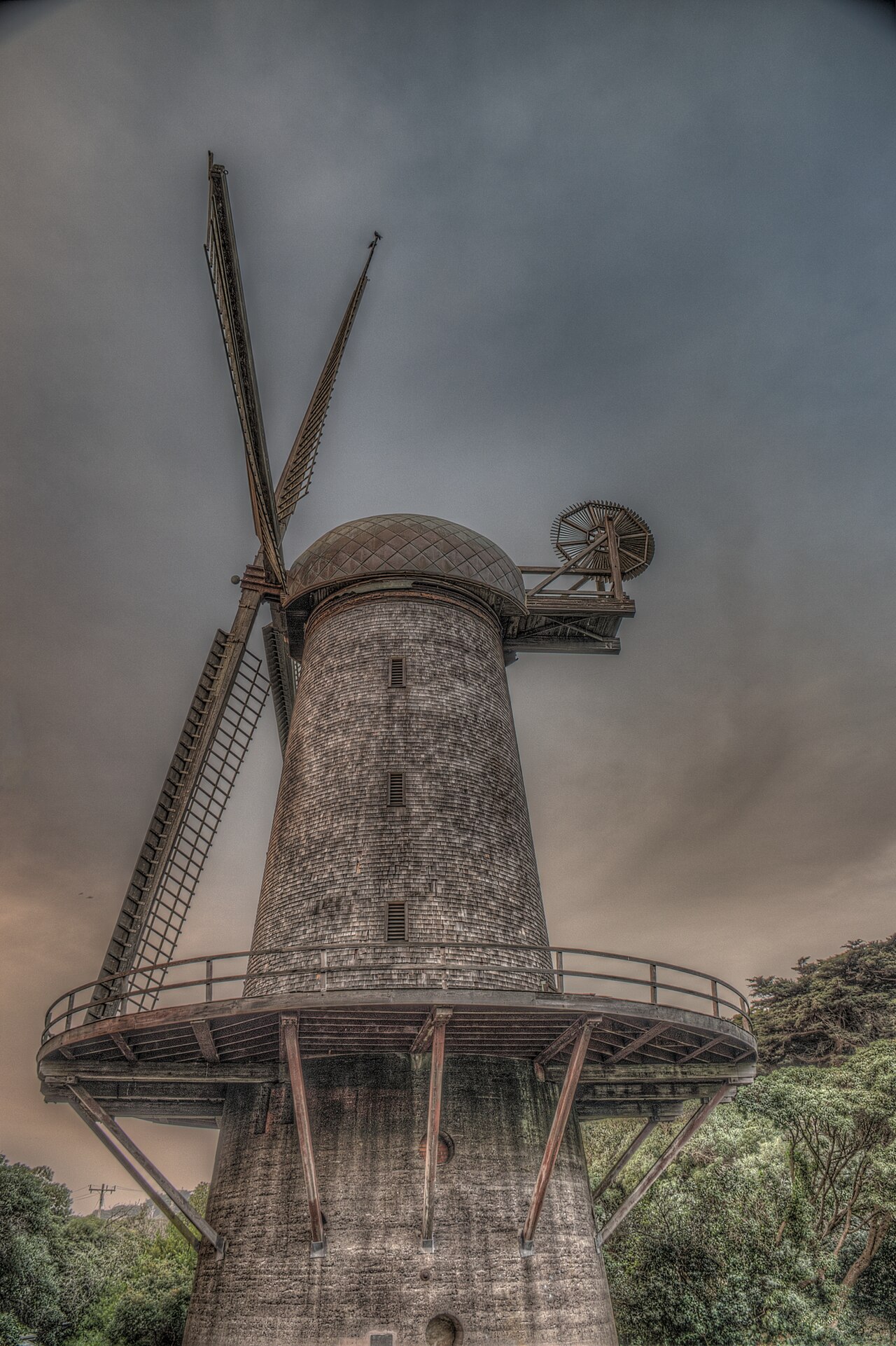 Dutch Windmill의 사진