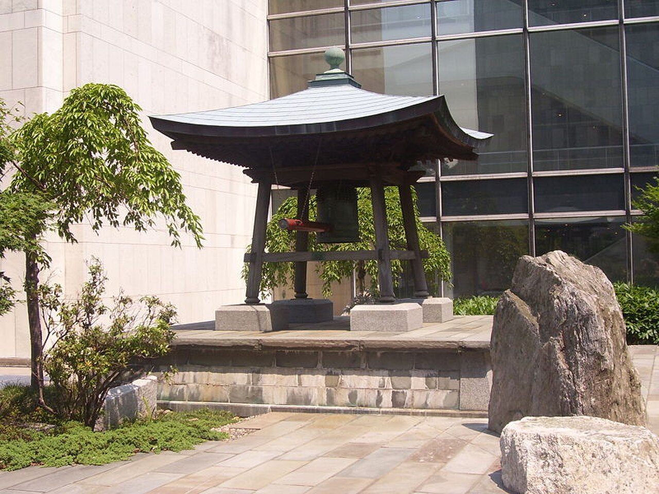 Japon Barış Çanı