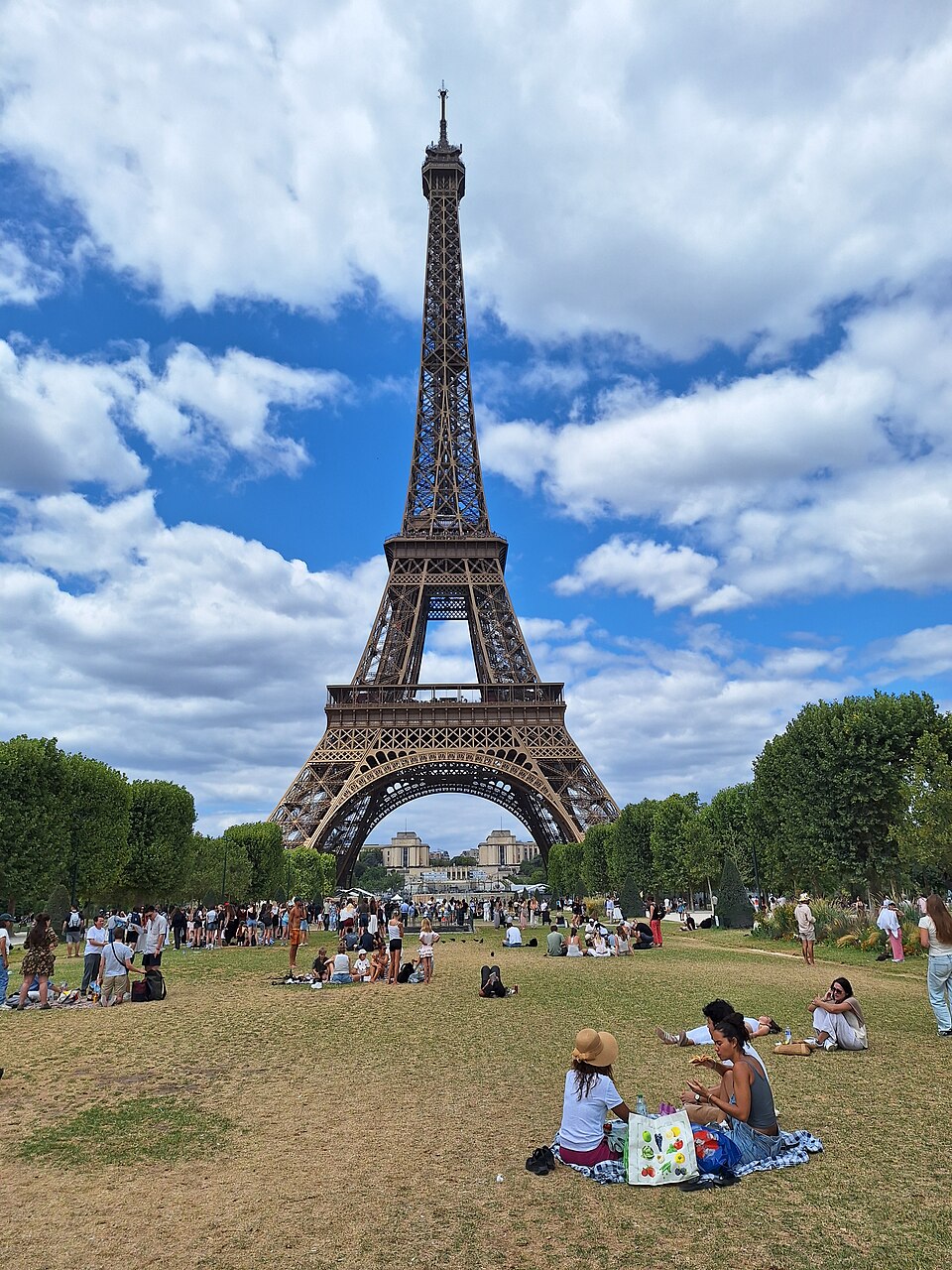 A photograph of Eiffel Tower