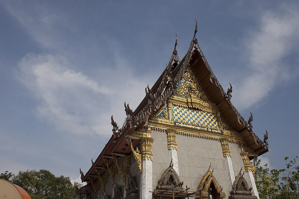 A photograph of Wat Intharawihan
