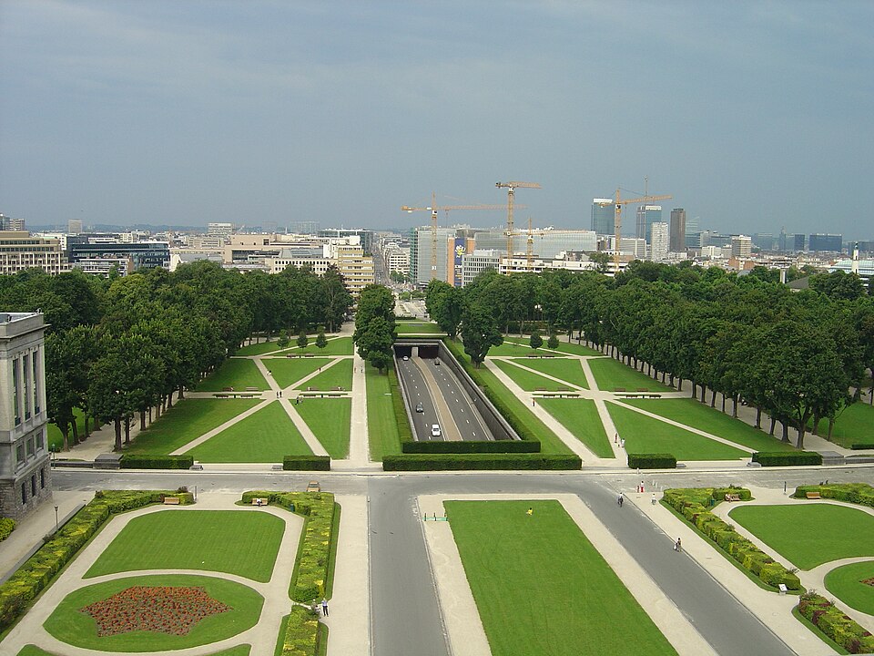 A photograph of Cinquantenaire Park