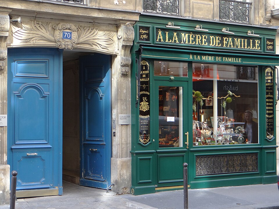 A photograph of À la mère de famille