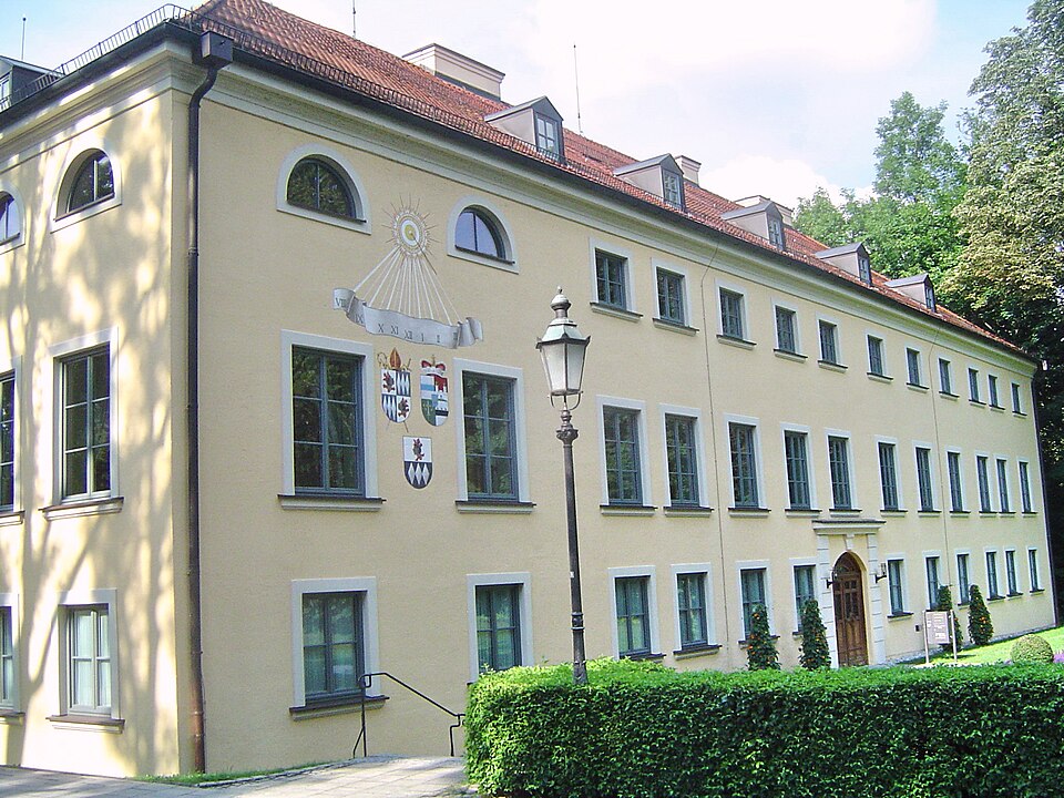 A photograph of Ismaning Palace
