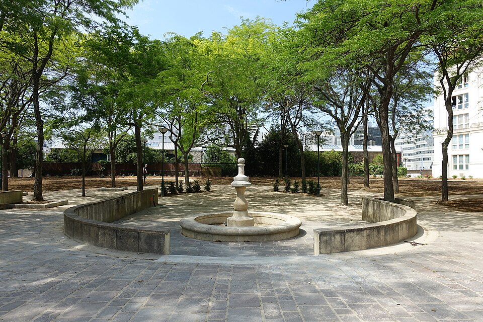 A photograph of square du Cardinal-Wyszinski