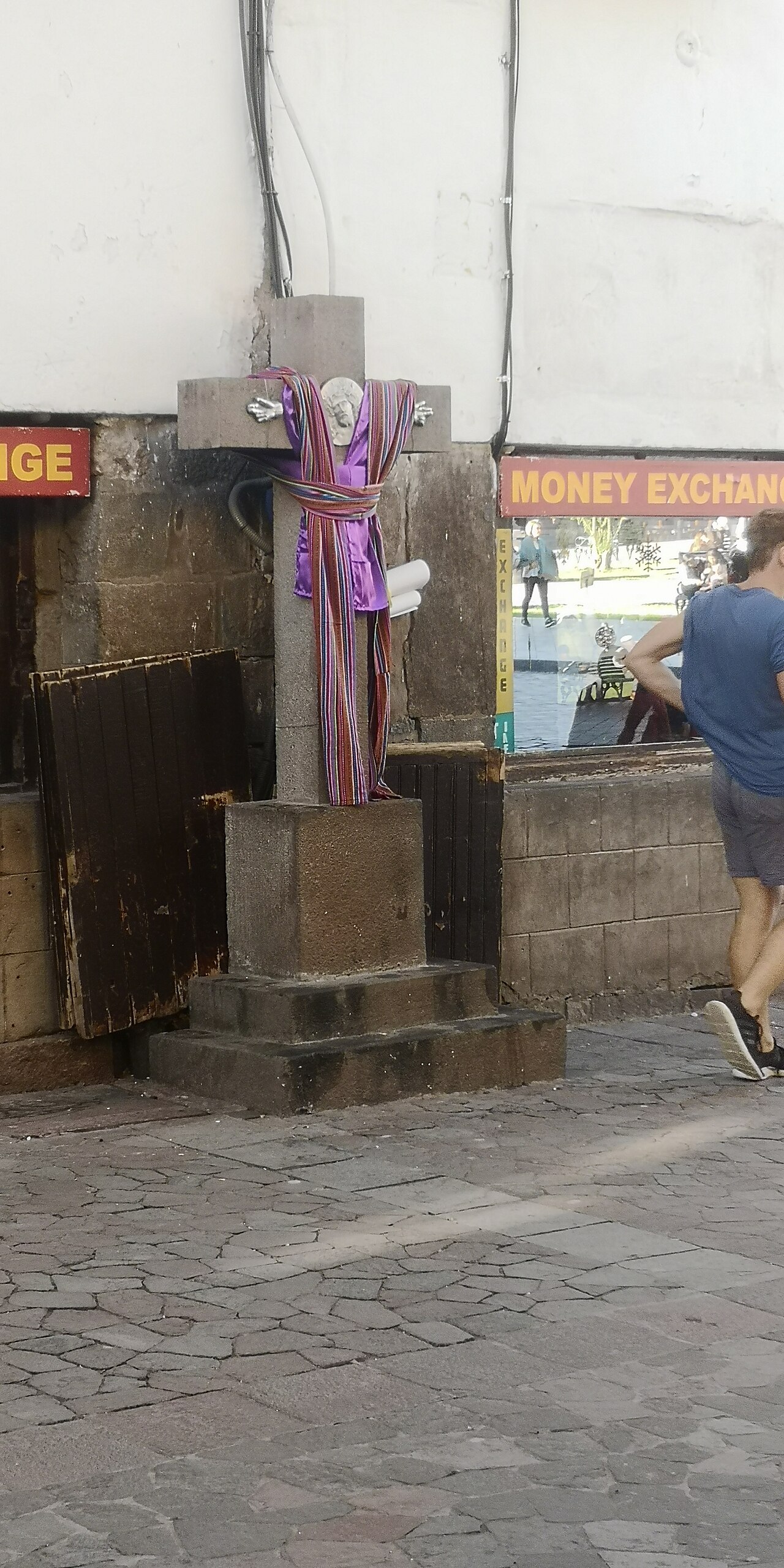 A photograph of Calle del Medio