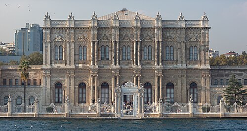 Dolmabahçe Sarayı