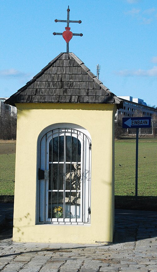 Breitpfeiler mit Pietà, Oberlaaer Straße 8