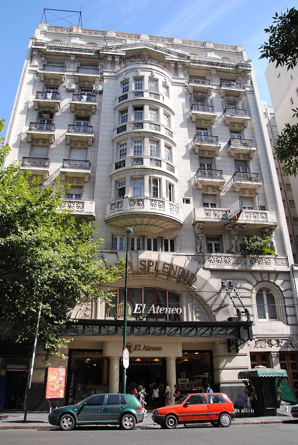 A photograph of El Ateneo Grand Splendid