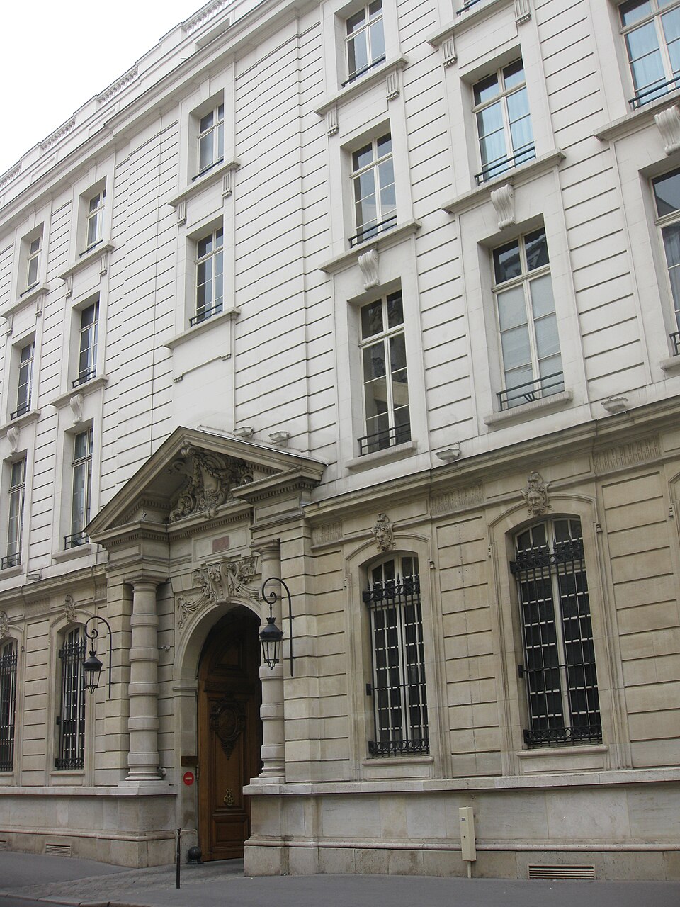 A photograph of Hôtel Perrinet de Jars