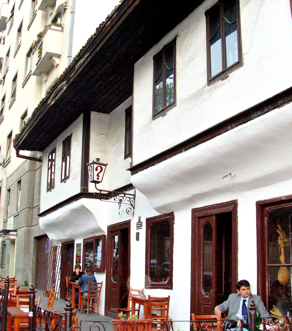 A photograph of Kafana ?
