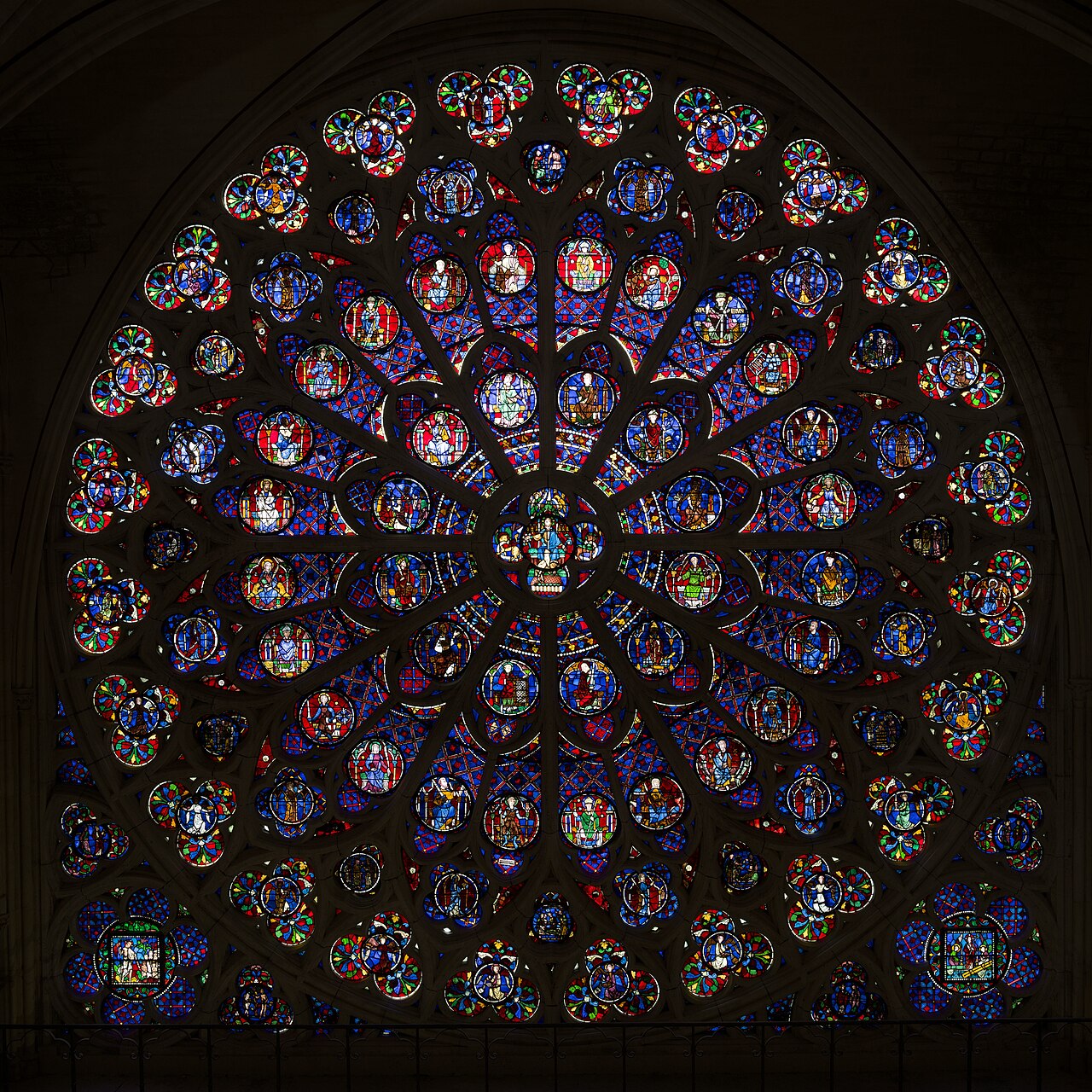 South rose window of Notre-Dame de Paris fotoğrafı