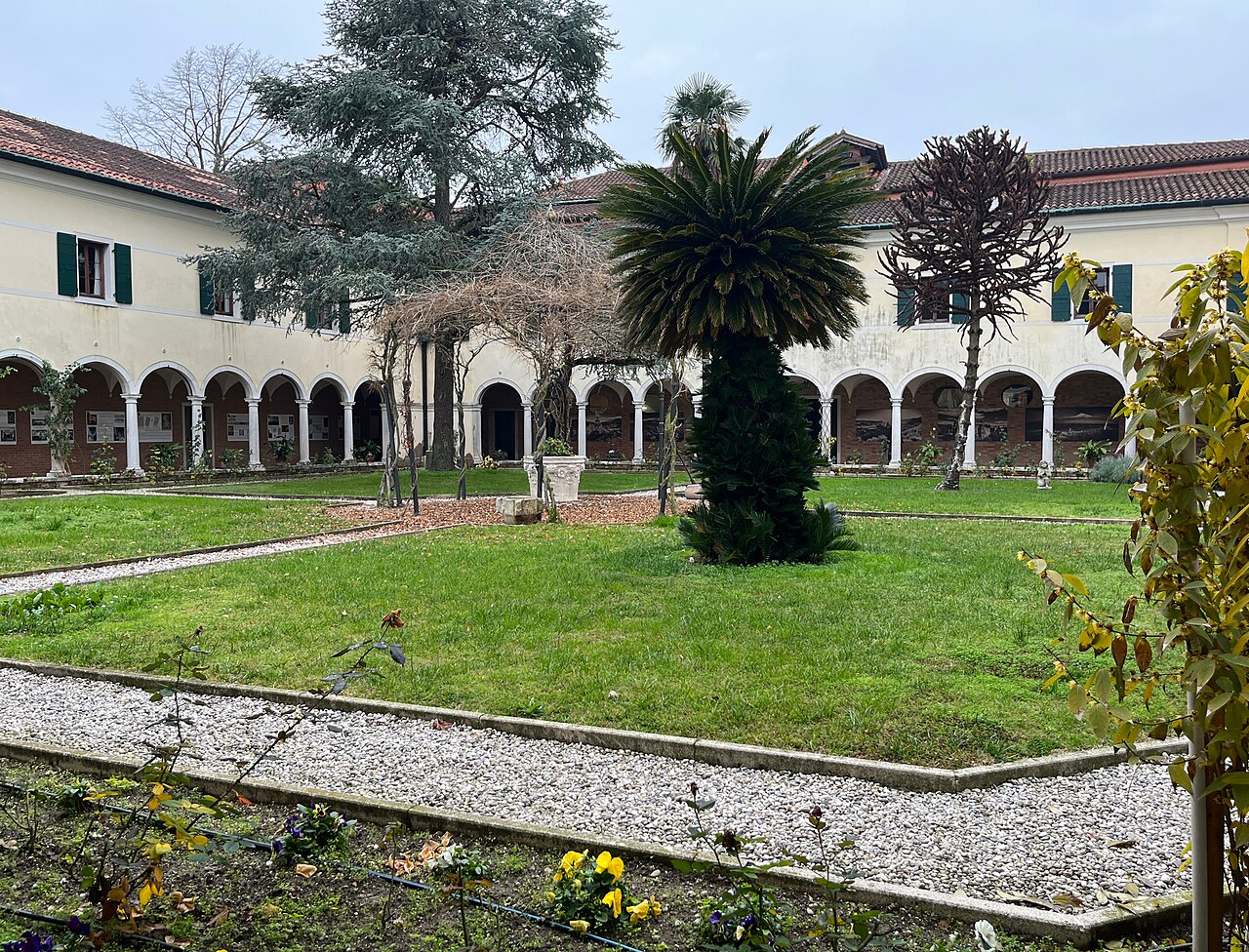 cloister of Monastery of San Lazzaro degli Armeni fotoğrafı