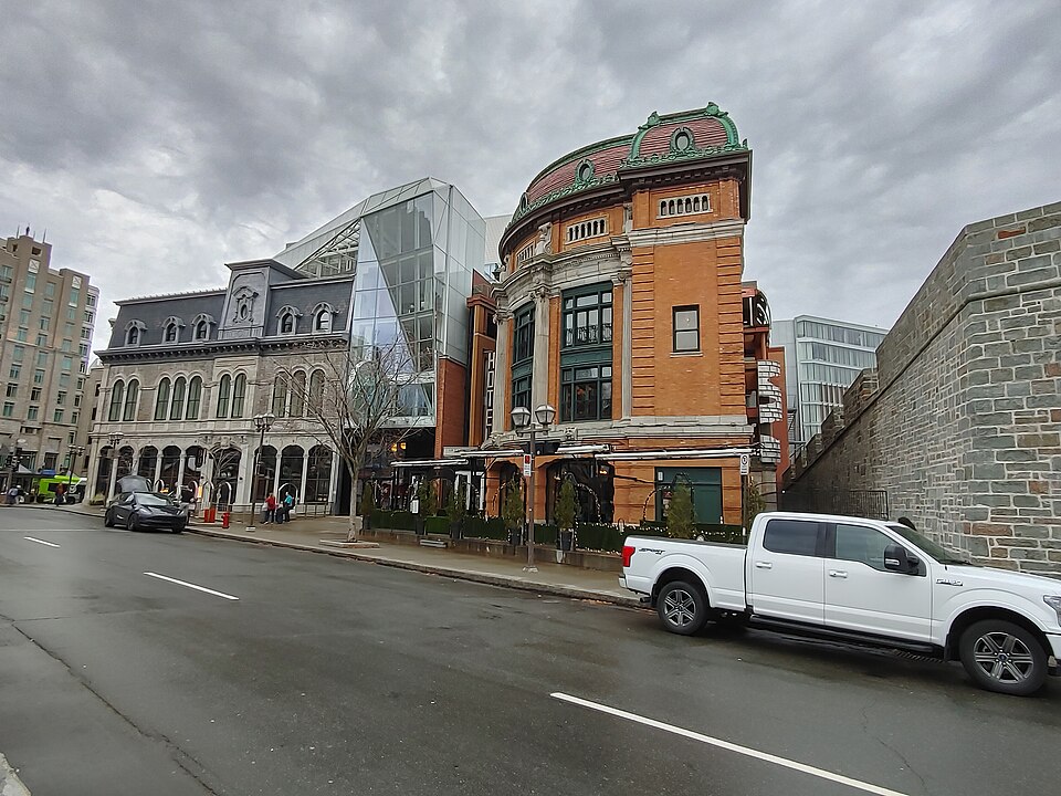 A photograph of Le Diamant