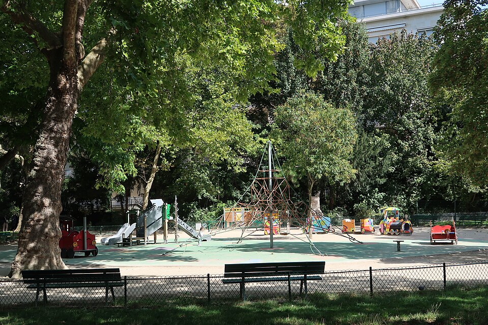 A photograph of Jardin du Ranelagh