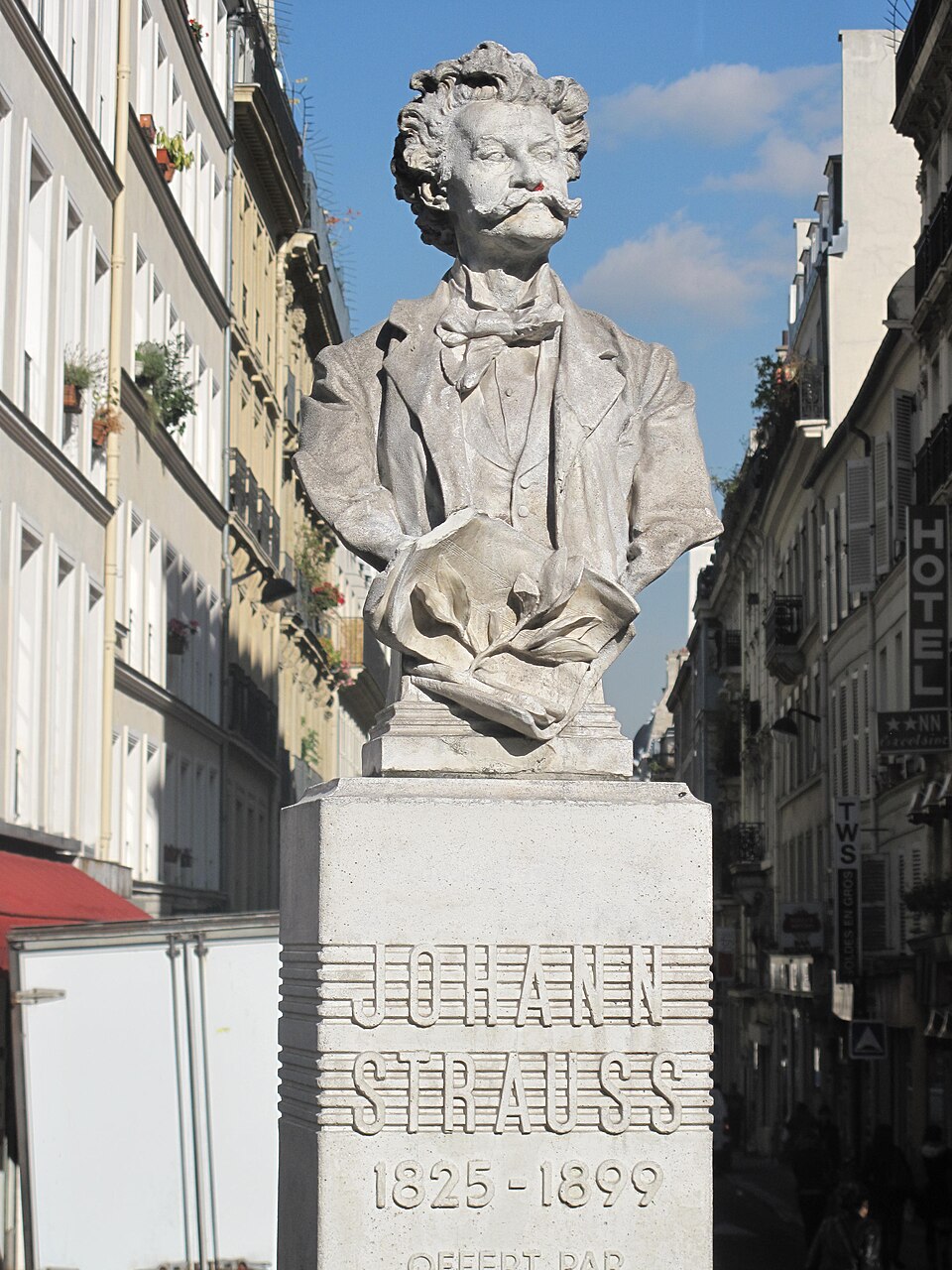 A photograph of Monument to Johann Strauss