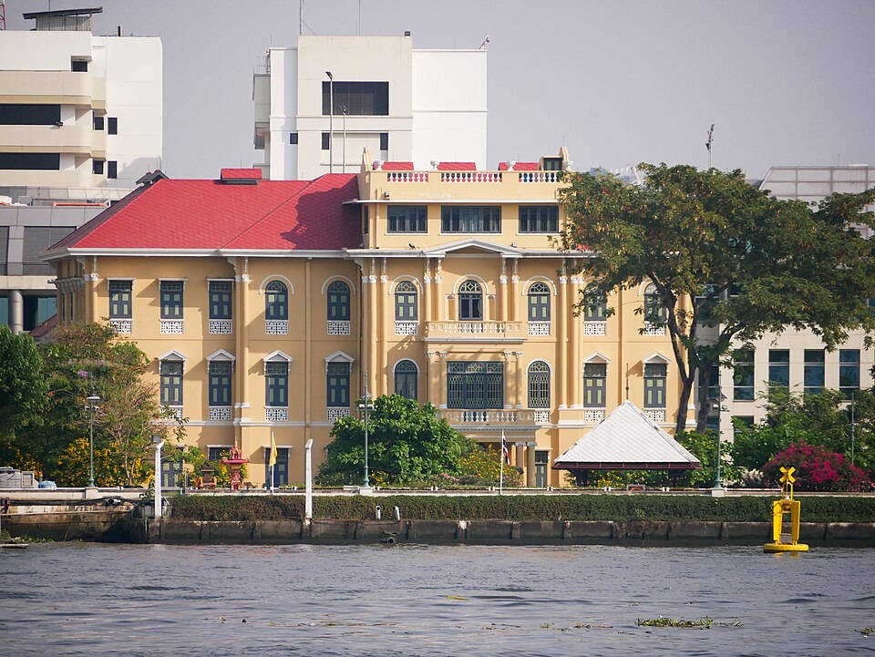 A photograph of Thewawes Palace