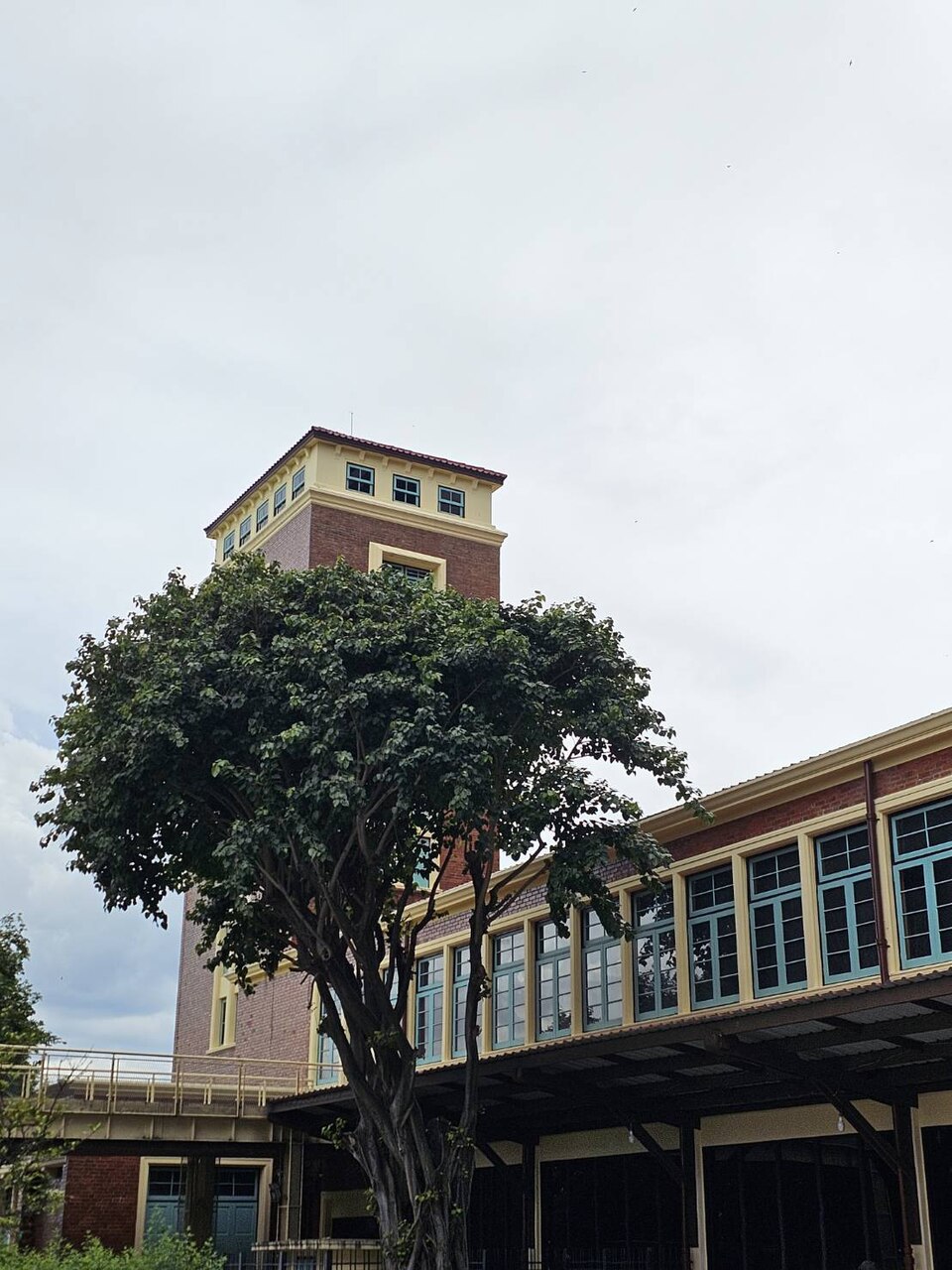 A photograph of Thonburi Railway Station