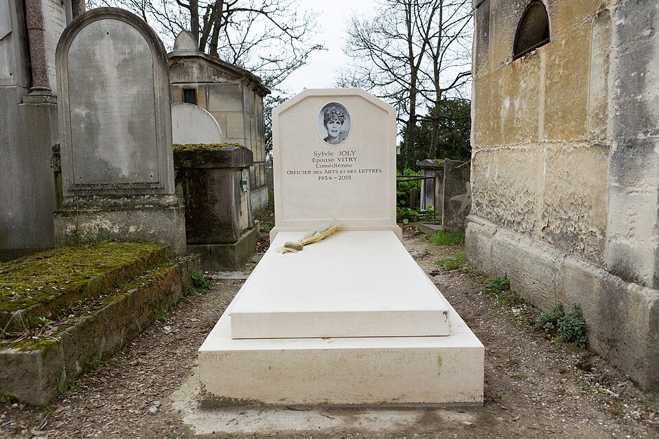 A photograph of Grave of Joly