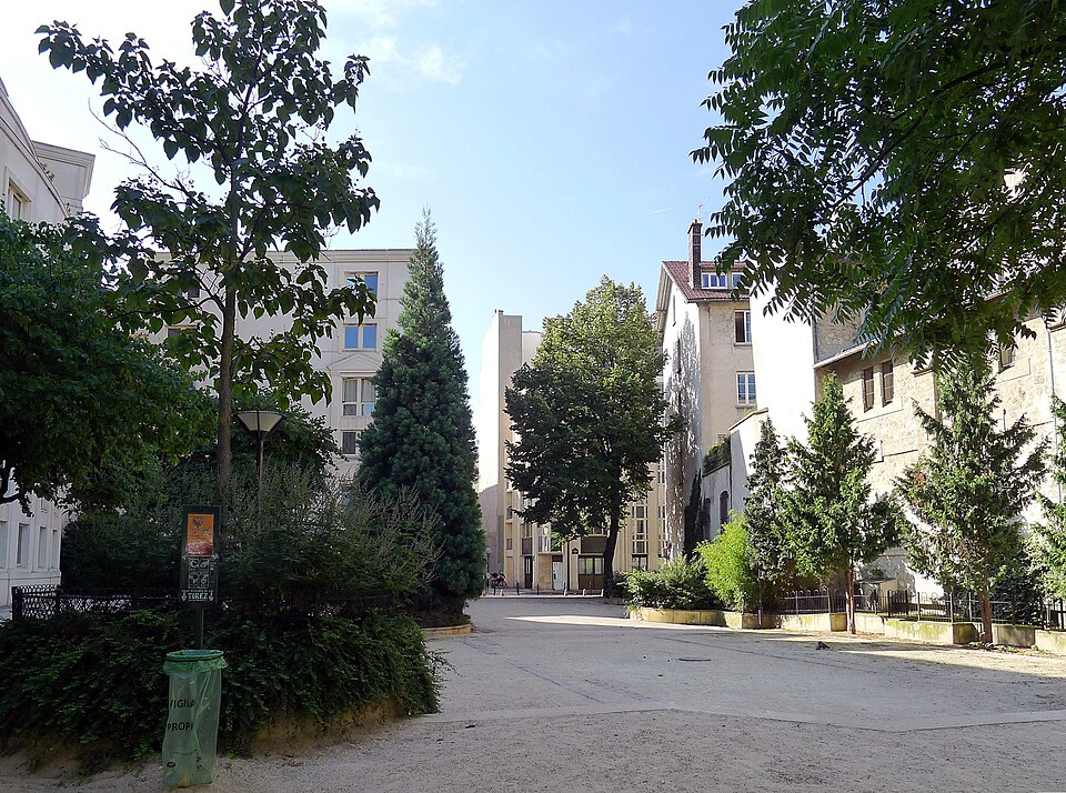 A photograph of jardin du Cloître