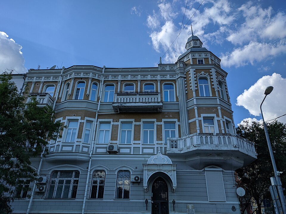 A photograph of House P