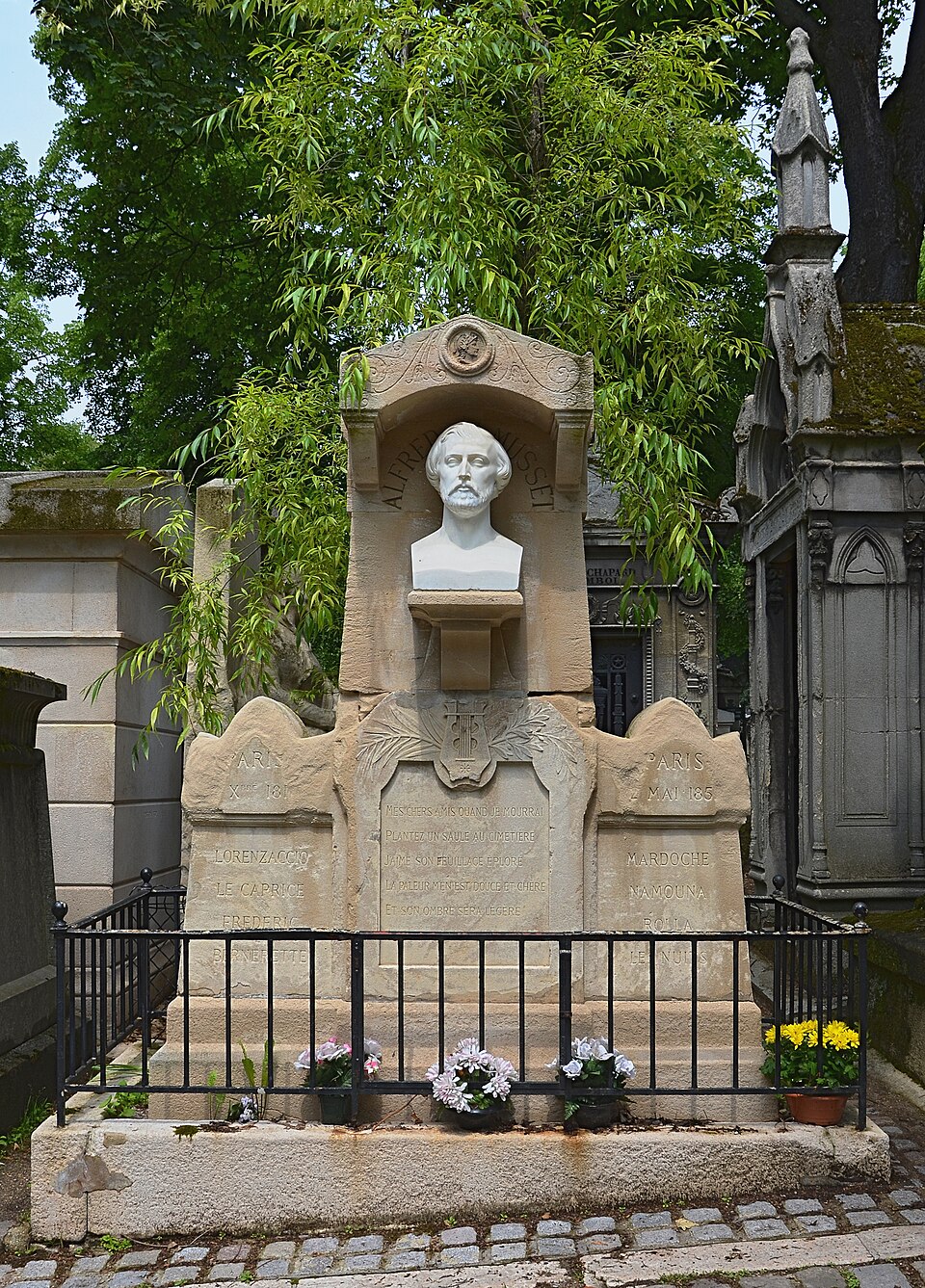 A photograph of Grave of Alfred de Musset