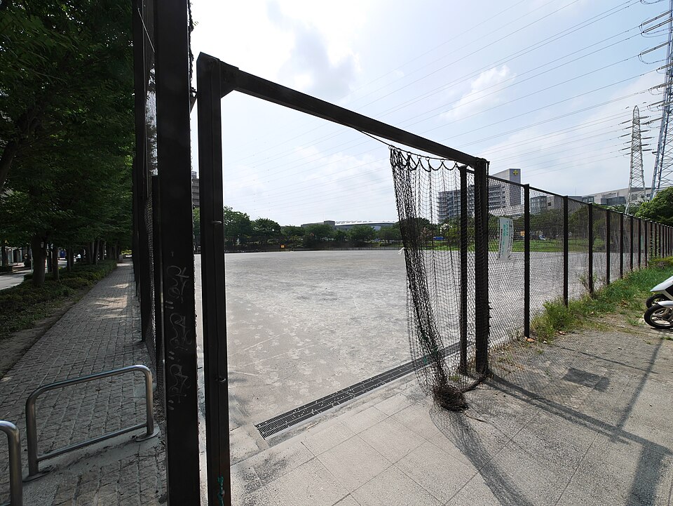A photograph of 新横浜駅前公園