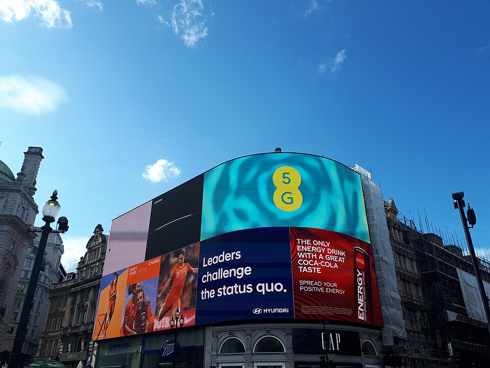 A photograph of Piccadilly Circus